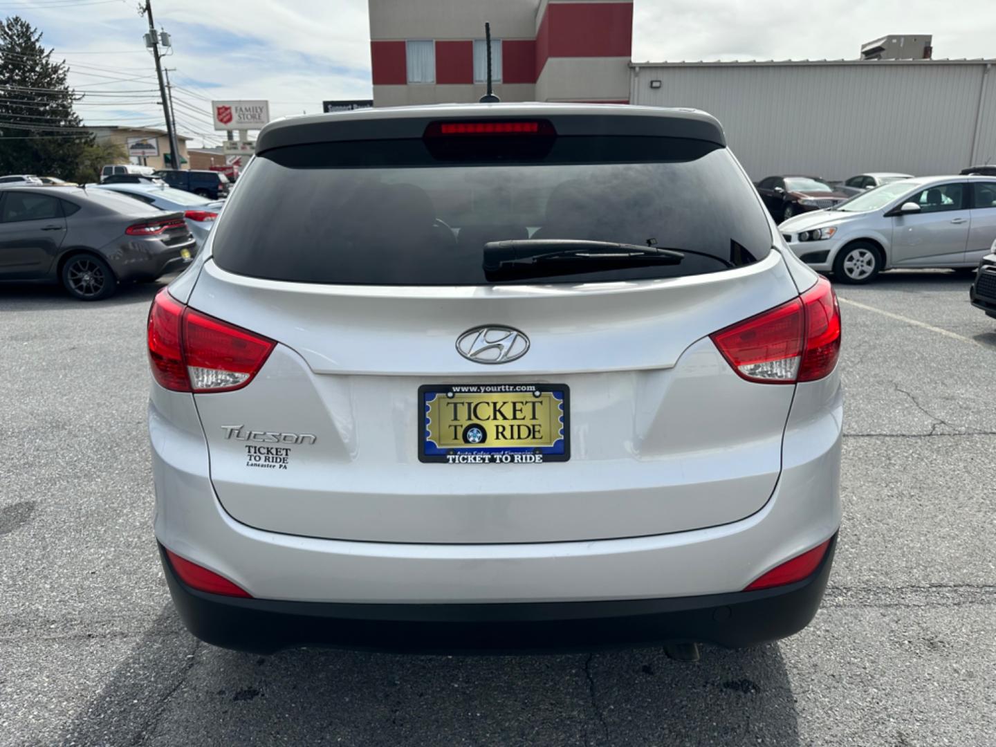 2014 SILVER Hyundai Tucson GL Auto FWD (KM8JT3AF7EU) with an 2.0L L4 DOHC 16V engine, 6-Speed Automatic transmission, located at 1254 Manheim Pike, Lancaster, PA, 17601, (717) 393-9133, 40.062870, -76.323273 - Photo#5